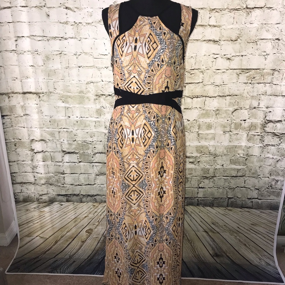 🌸 BCNU CUT OUT MAXI DRESS 🌸